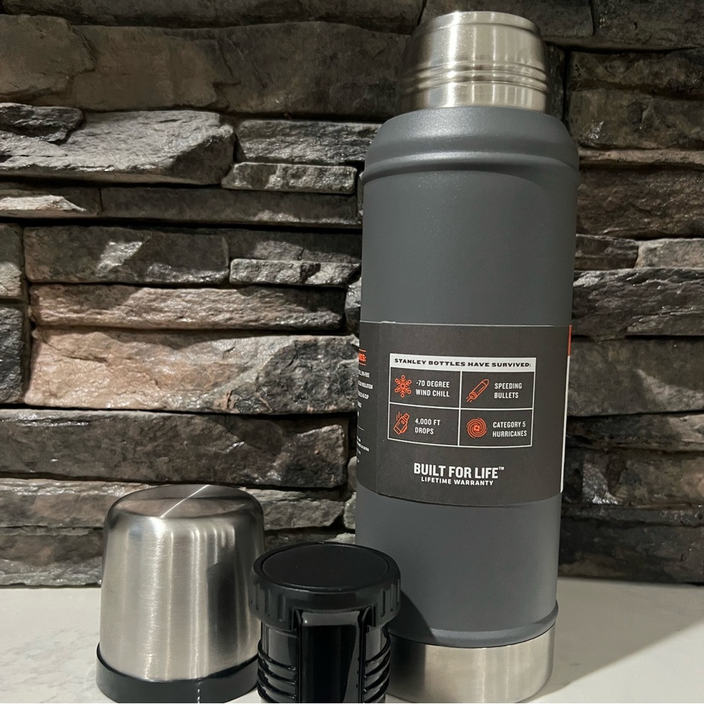 Stanley Classic Bottle - Gray - Picture 2 of 6